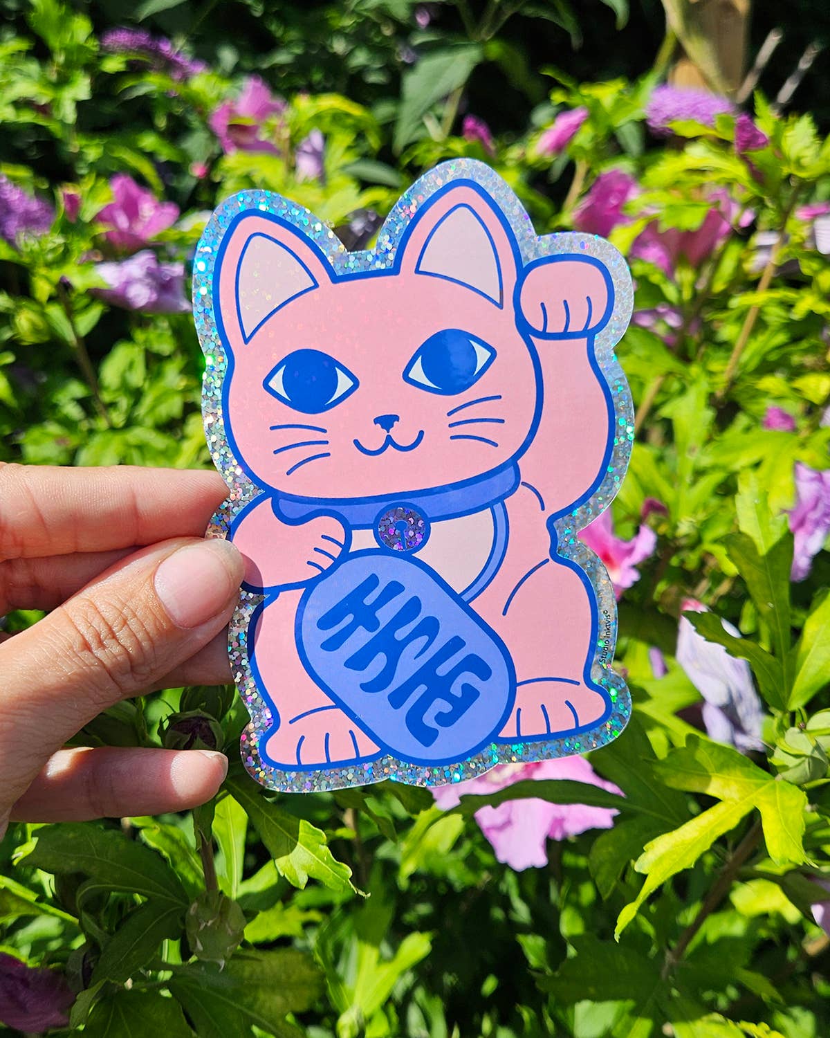 Sticker pailleté Maneki Neko Chat porte-bonheur — Studio Inktvis
