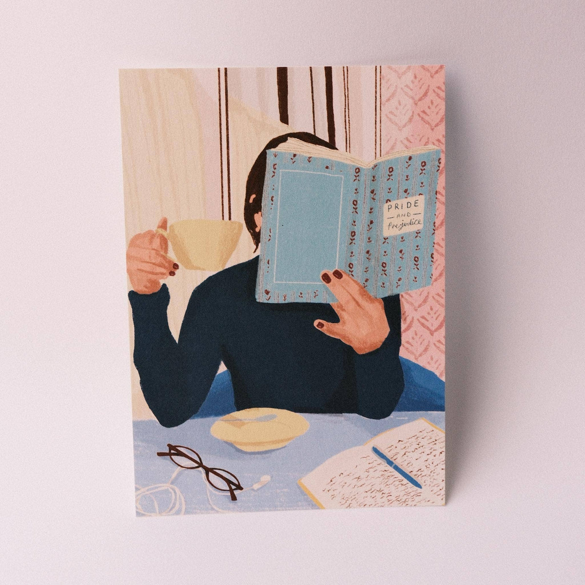 Carte postale illustrée, Lecture au café  — Isobel Rose Illustration
