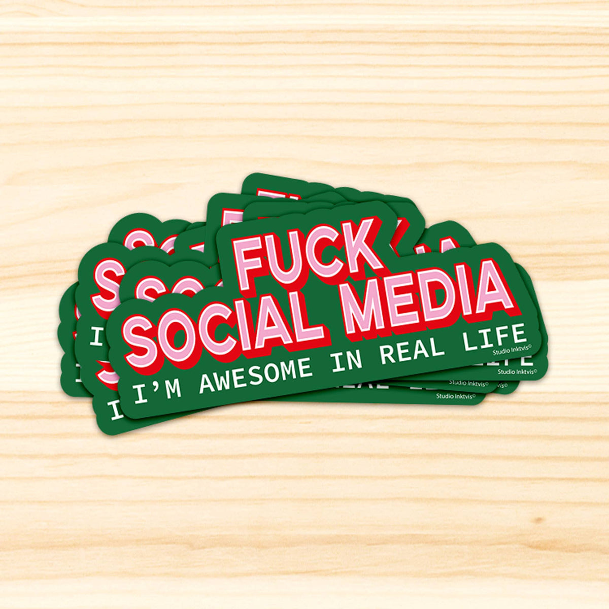 Sticker « Fuck social media, I'm awesome in real life » — Studio Inktvis