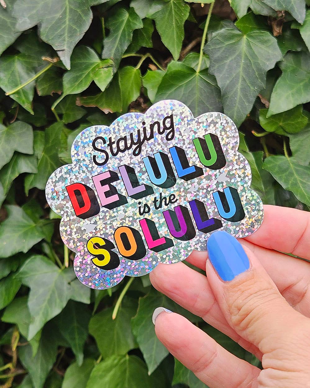 Sticker pailleté « Staying Delulu is the Solulu » — Studio Inktvis